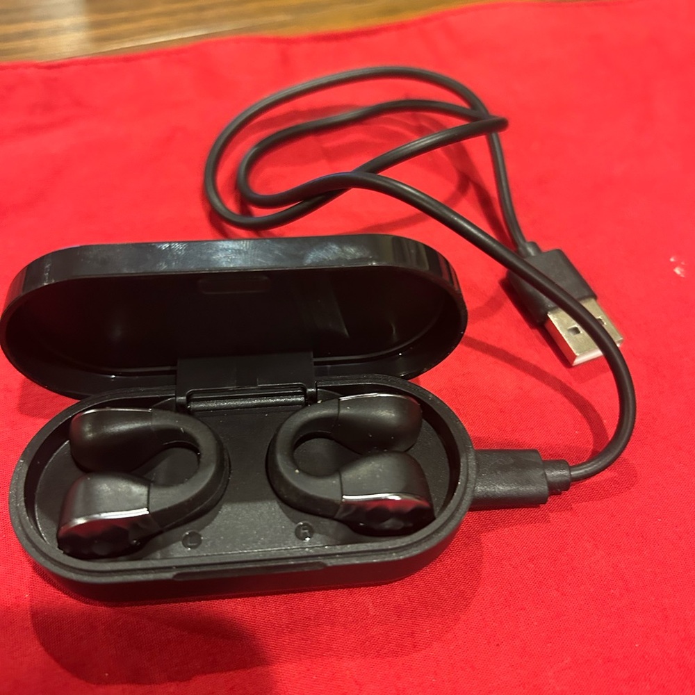 Black Wireless Earbuds